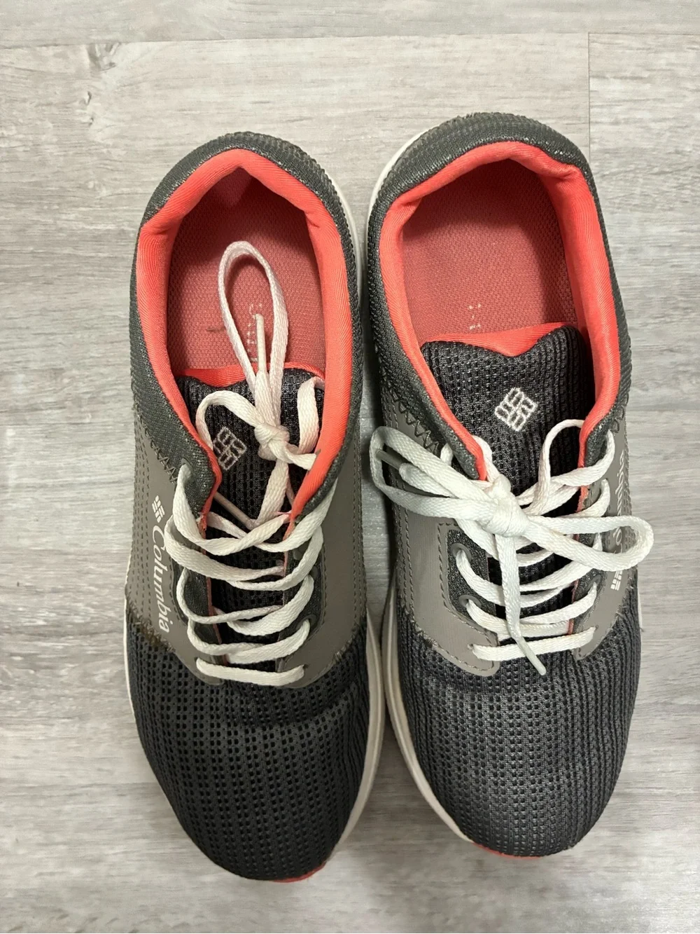 Columbia Gray, Black & Coral Women's Lightweight Sneakers Size 7